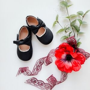 Black Toddler Shoes With Bows and White Trim - Size 5 - New, Unworn Condition